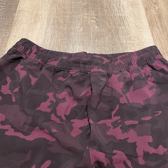 Mens Lululemon Pace Breaker shorts incognito camo red multi size medium - Picture 3 of 8